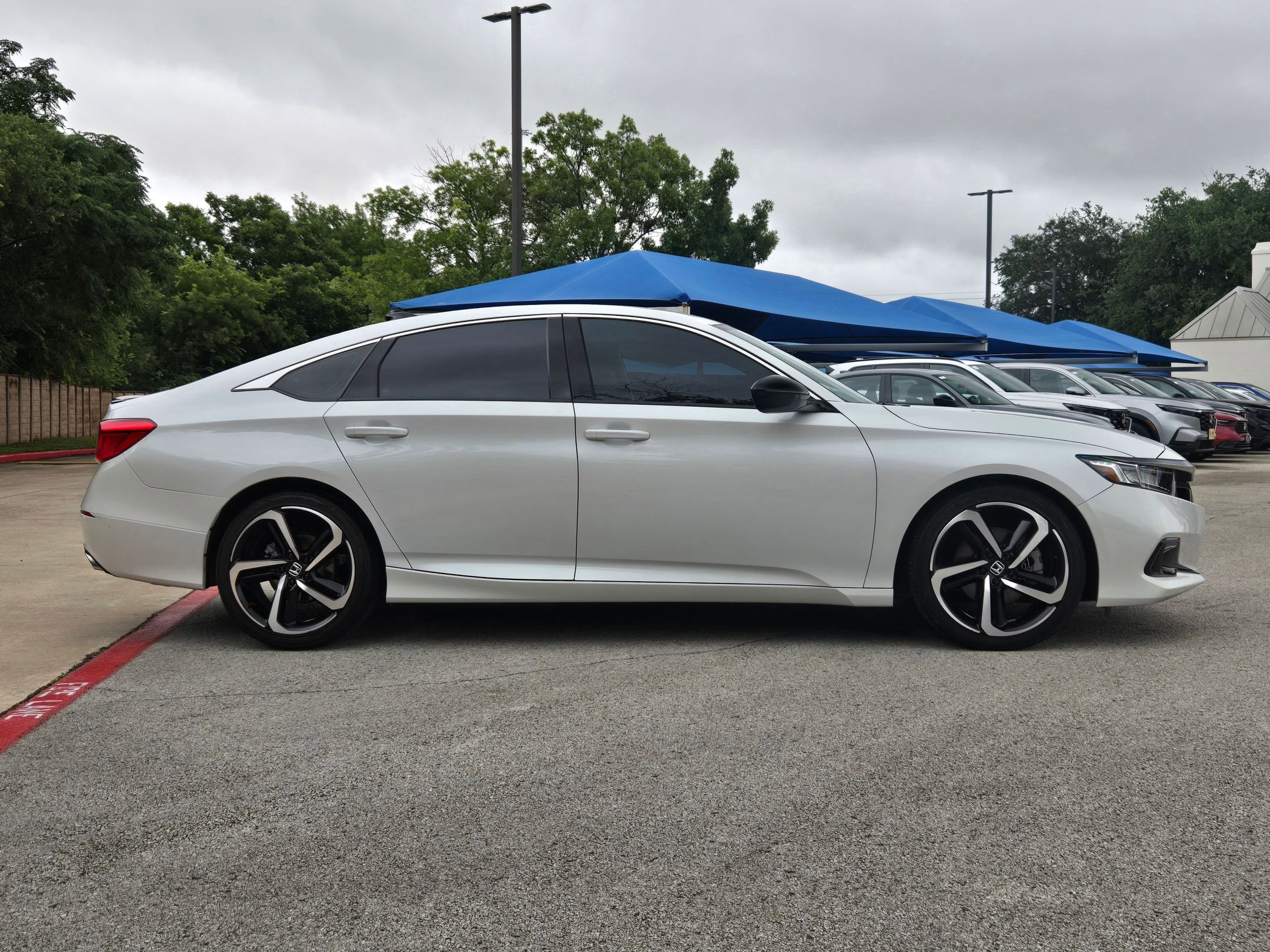 Used 2021 Honda Accord Sport image 2