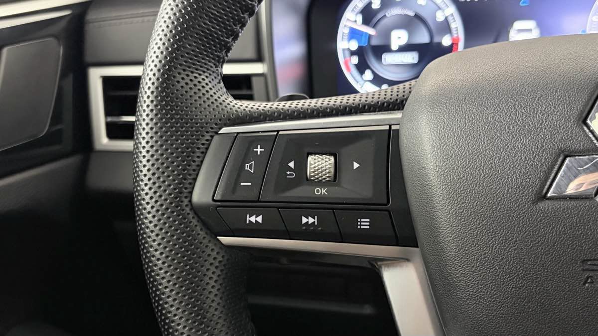 Used 2023 Mitsubishi Outlander ES AWD/4WD image 16