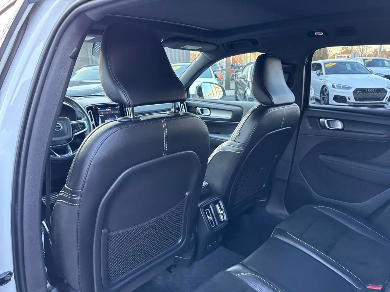 Used 2021 Volvo XC40 P8 Recharge w/ Climate Package image 25