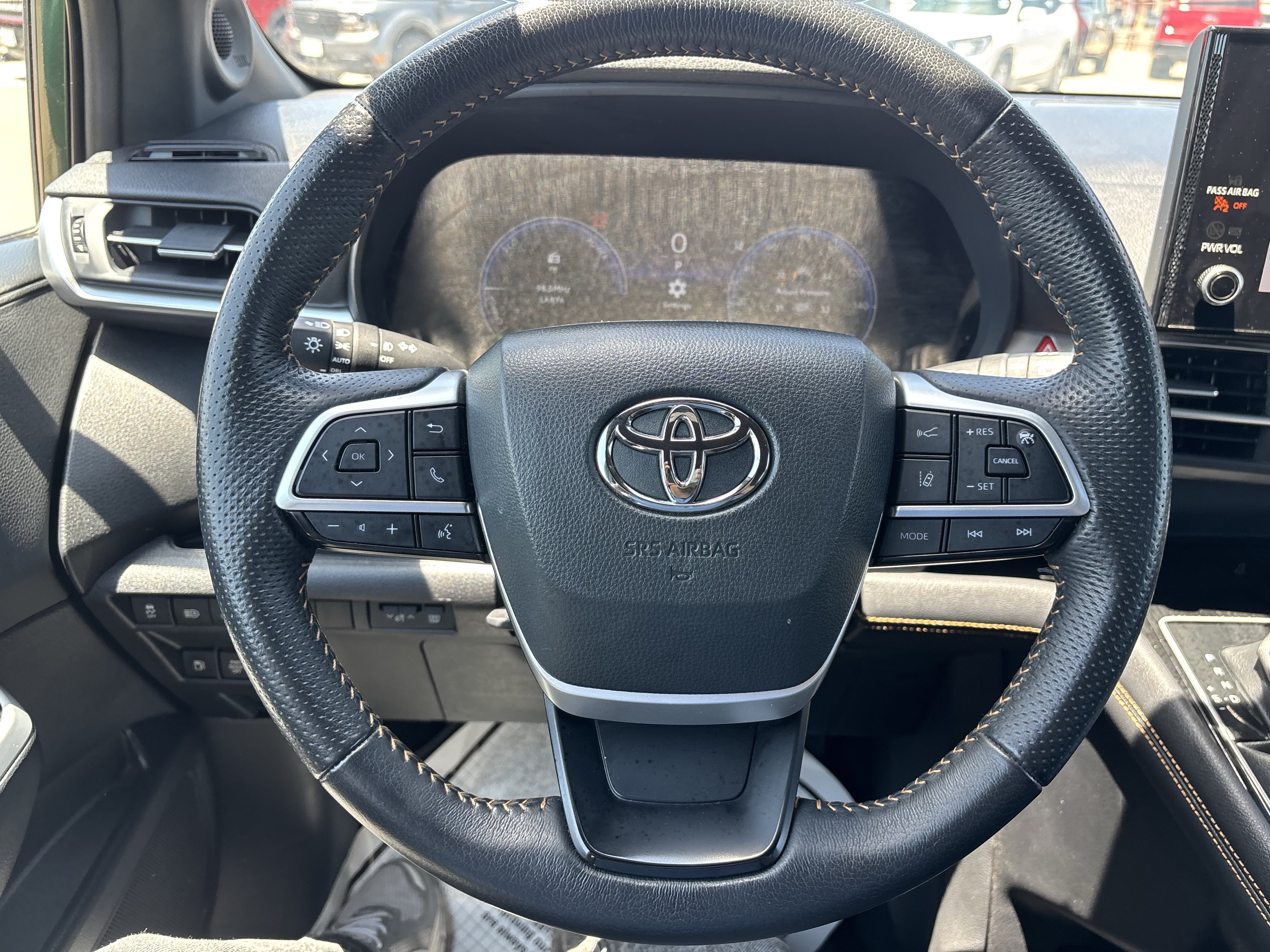 Used 2025 Toyota Sienna XLE Woodland Edition AWD/4WD image 26