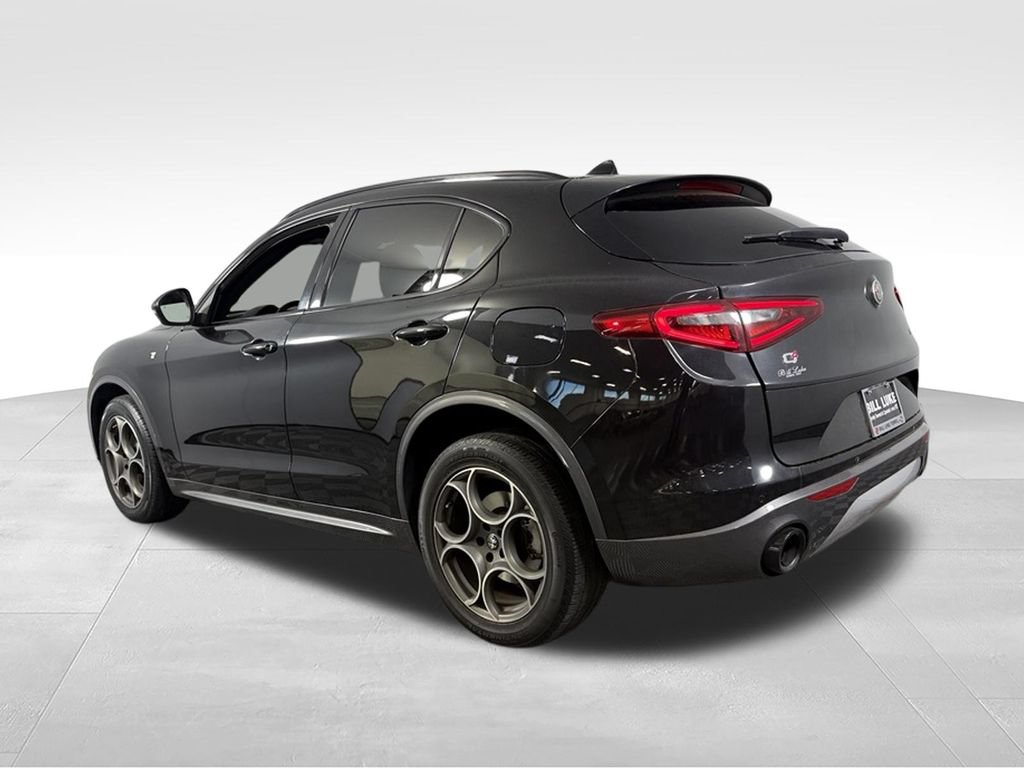 Used 2023 Alfa Romeo Stelvio Ti AWD/4WD image 9