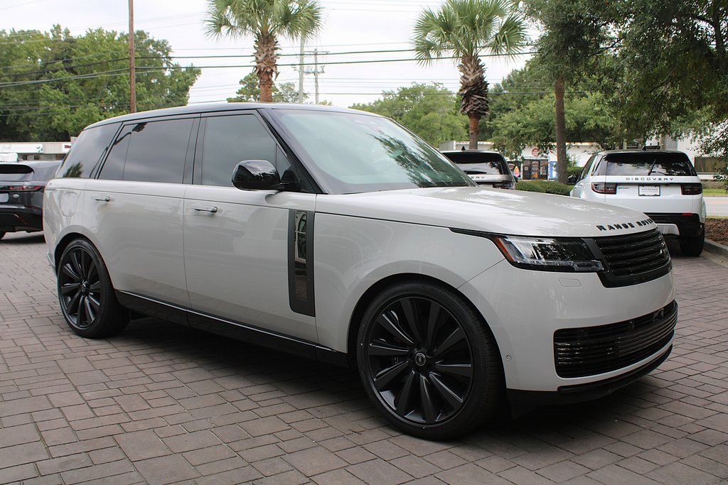 New 2025 Land Rover Range Rover SV image 2