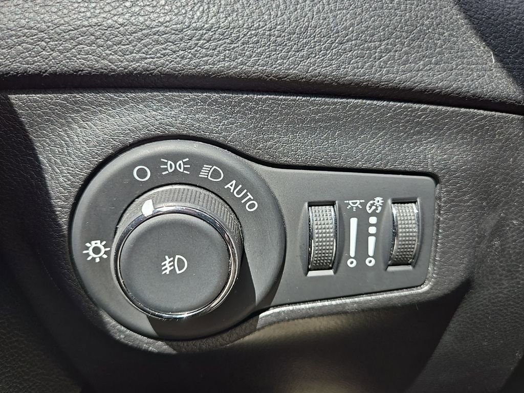 Used 2019 Jeep Compass Latitude w/ Popular Equipment Group AWD/4WD image 11