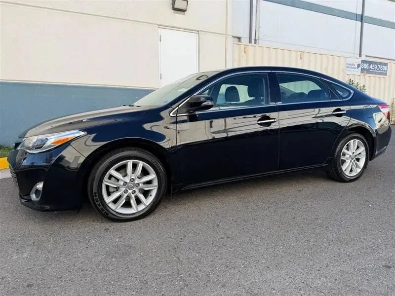 Used 2013 Toyota Avalon XLE Touring FWD image 4