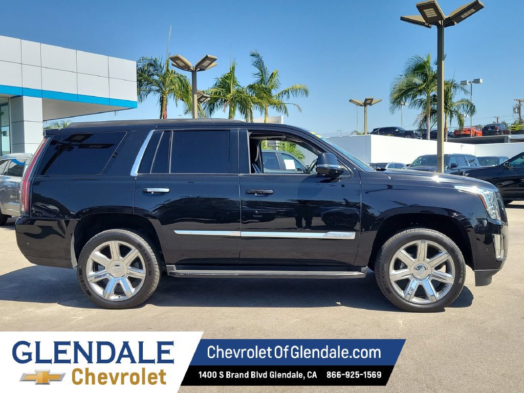 Certified 2017 Cadillac Escalade Luxury AWD/4WD image 2