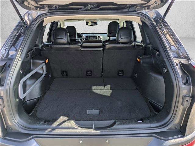 Used 2017 Jeep Cherokee Limited AWD/4WD image 6
