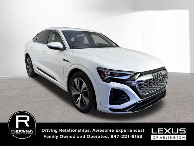 Used 2024 Audi Q8 e-tron Premium Plus image 3