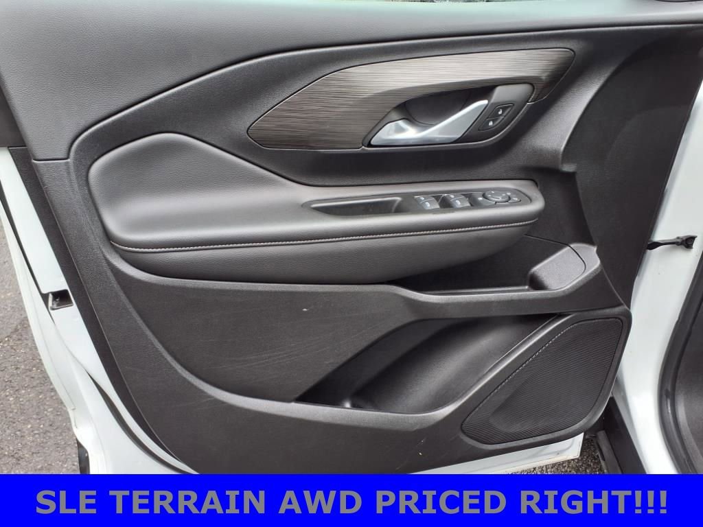 Used 2022 GMC Terrain SLE image 12