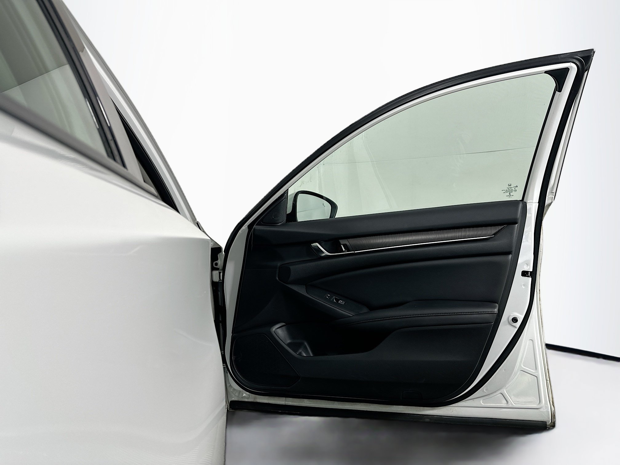 Used 2019 Honda Accord EX image 32