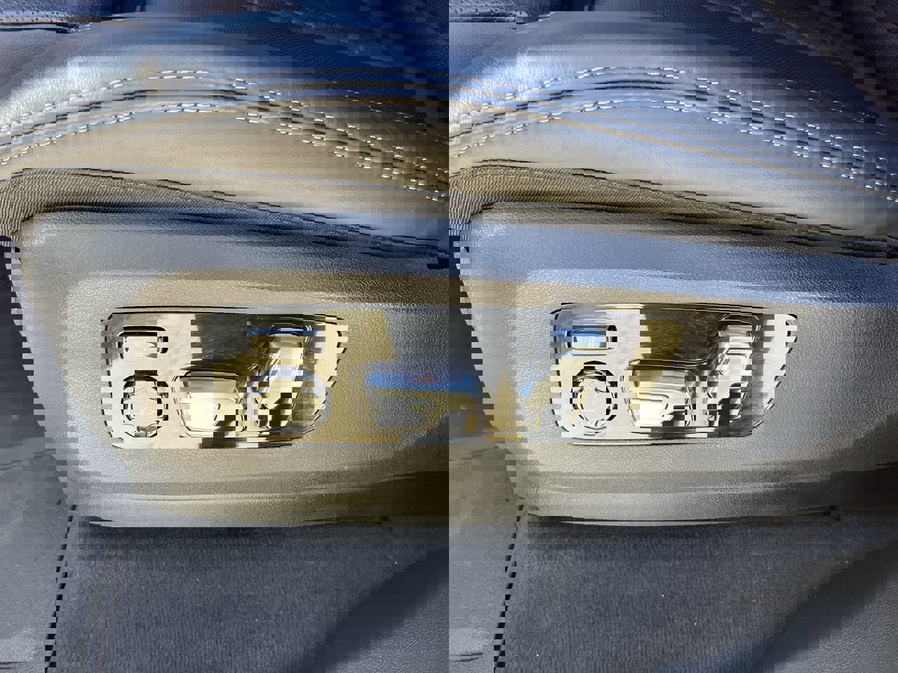 Certified 2024 BMW X7 M60i image 15