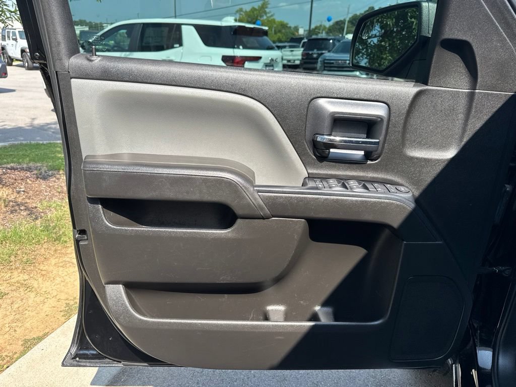 Used 2018 Chevrolet Silverado 1500 Custom w/ Custom Value Package AWD/4WD image 10