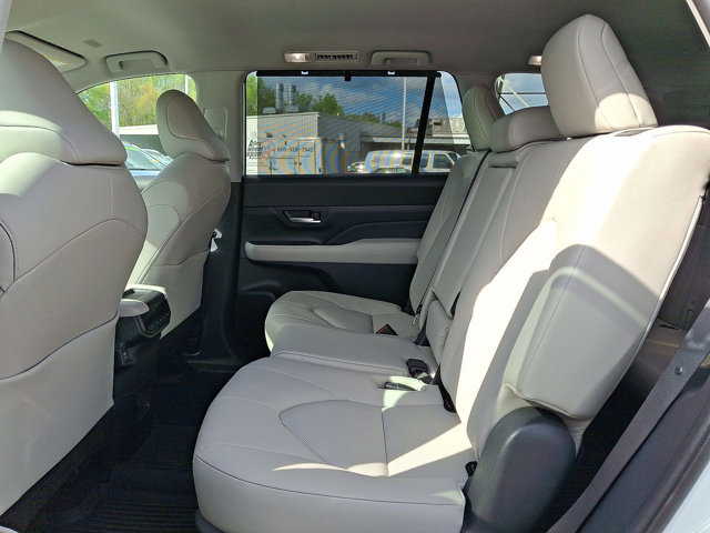 Used 2024 Toyota Grand Highlander XLE AWD/4WD image 21