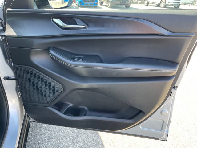 Used 2025 Jeep Grand Cherokee Altitude AWD/4WD image 38