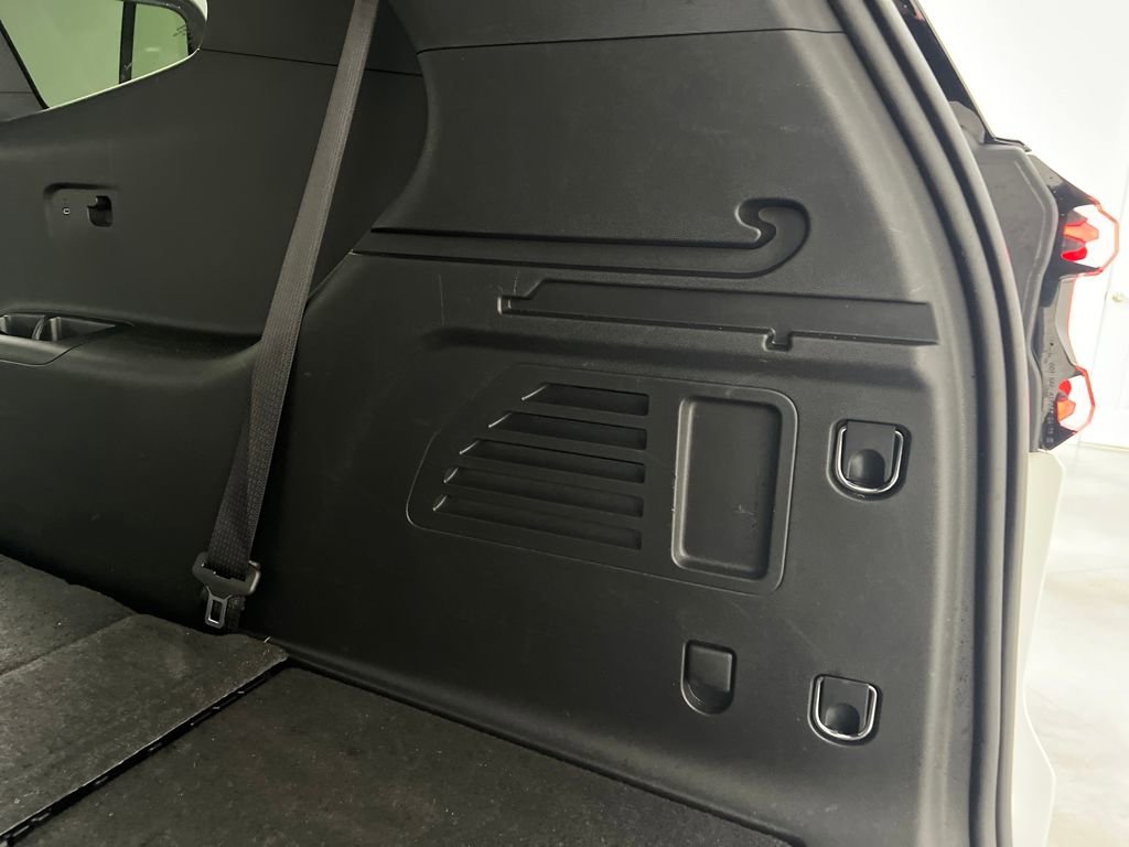 Used 2025 GMC Acadia Elevation image 41