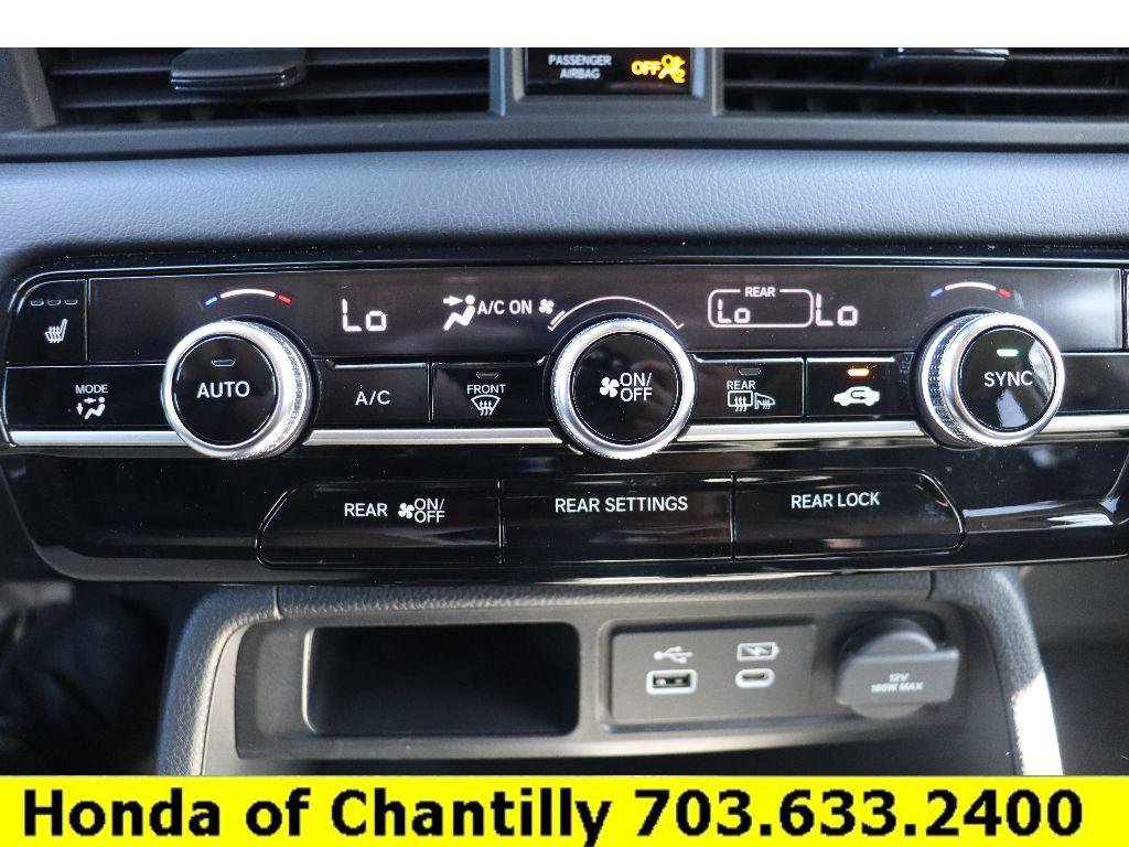 Certified 2023 Honda Pilot Touring image 17