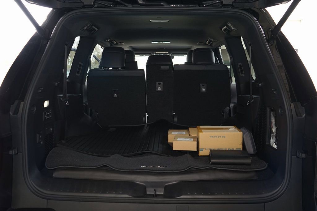 Used 2025 Lexus LX 600 4WD w/ Appearance Package image 38