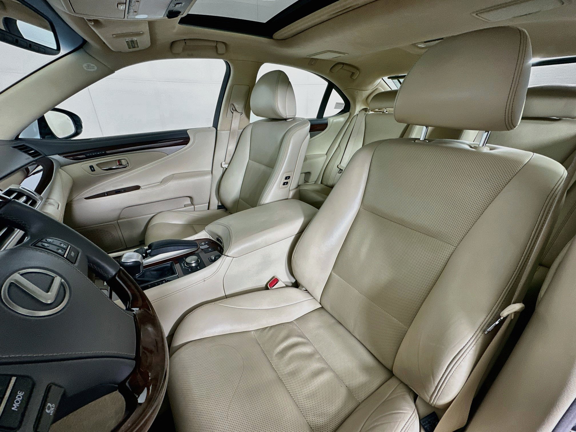 Used 2015 Lexus LS 460 w/ Comfort Package RWD image 13