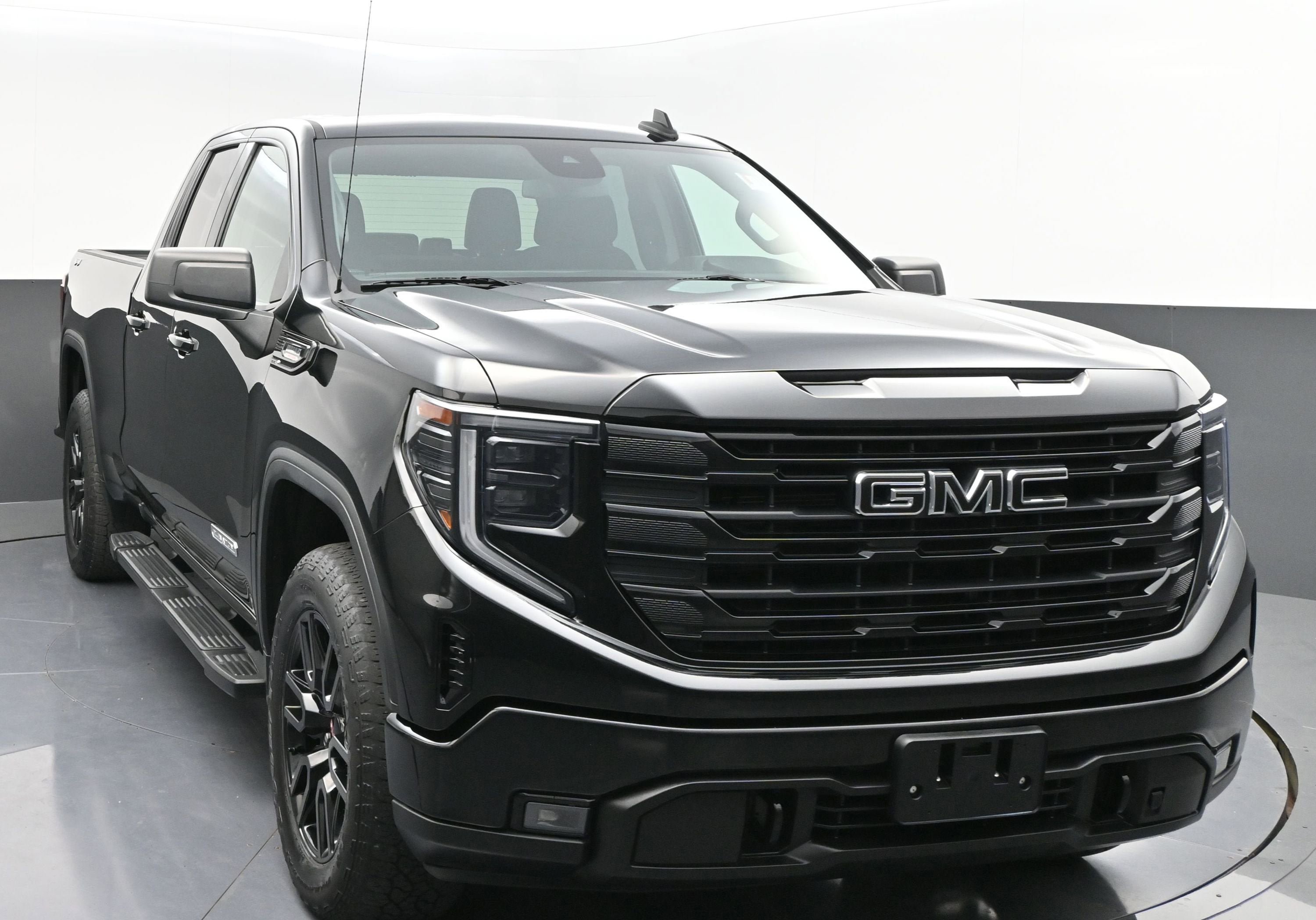Certified 2023 GMC Sierra 1500 Elevation w/ LPO, Elevation Black Package AWD/4WD image 2