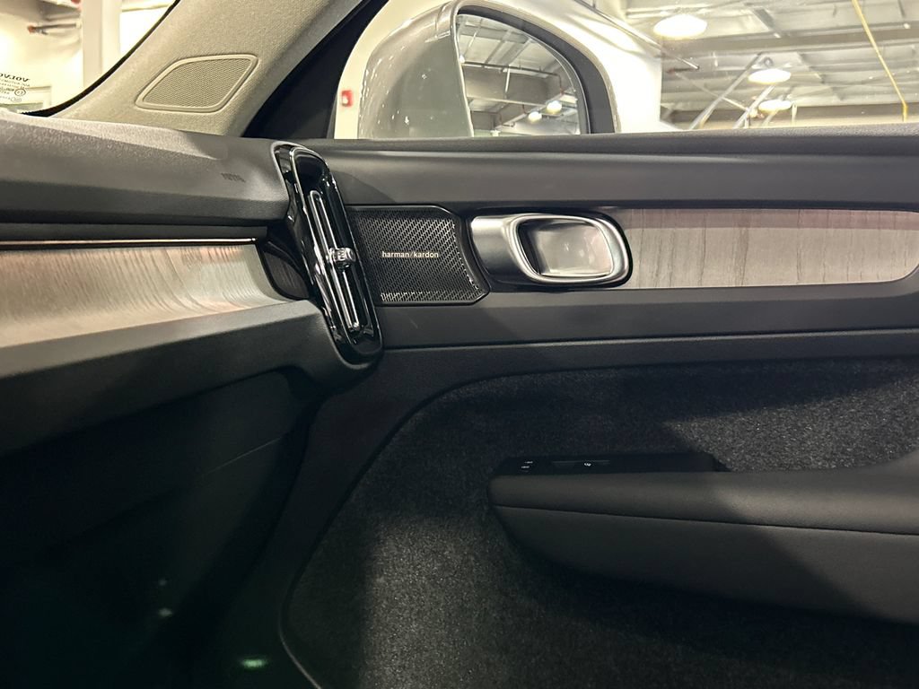 Certified 2024 Volvo XC40 B5 Plus w/ Protection Package Premier AWD/4WD image 19