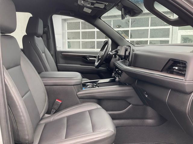 Used 2026 Chevrolet Suburban LT w/ Comfort Package AWD/4WD image 10