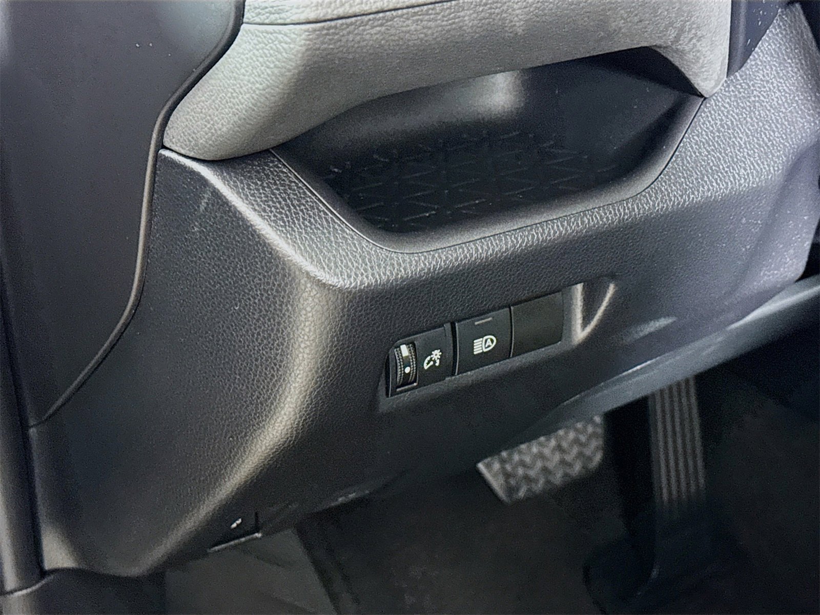 Used 2024 Toyota RAV4 XLE image 8