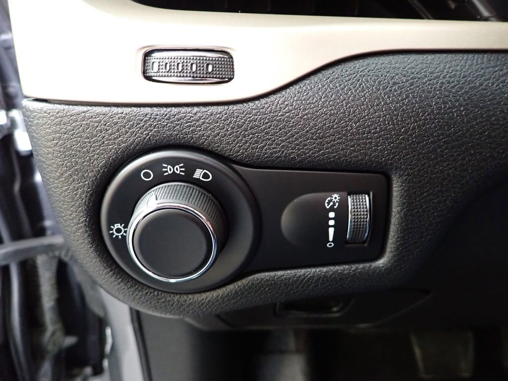 Used 2017 Jeep Cherokee Sport w/ Cold Weather Group image 26