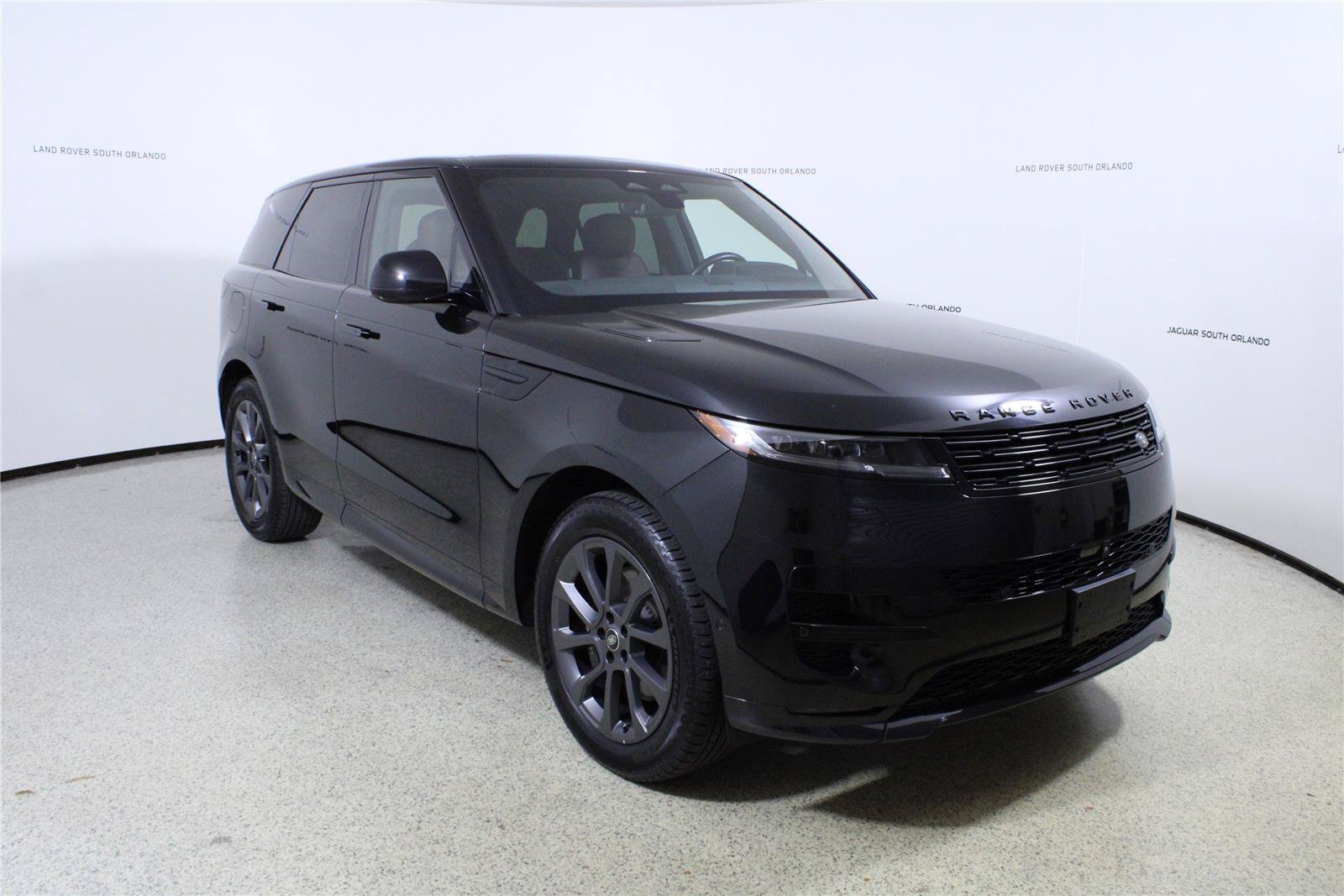 Used 2024 Land Rover Range Rover Sport Dynamic SE AWD/4WD image 3