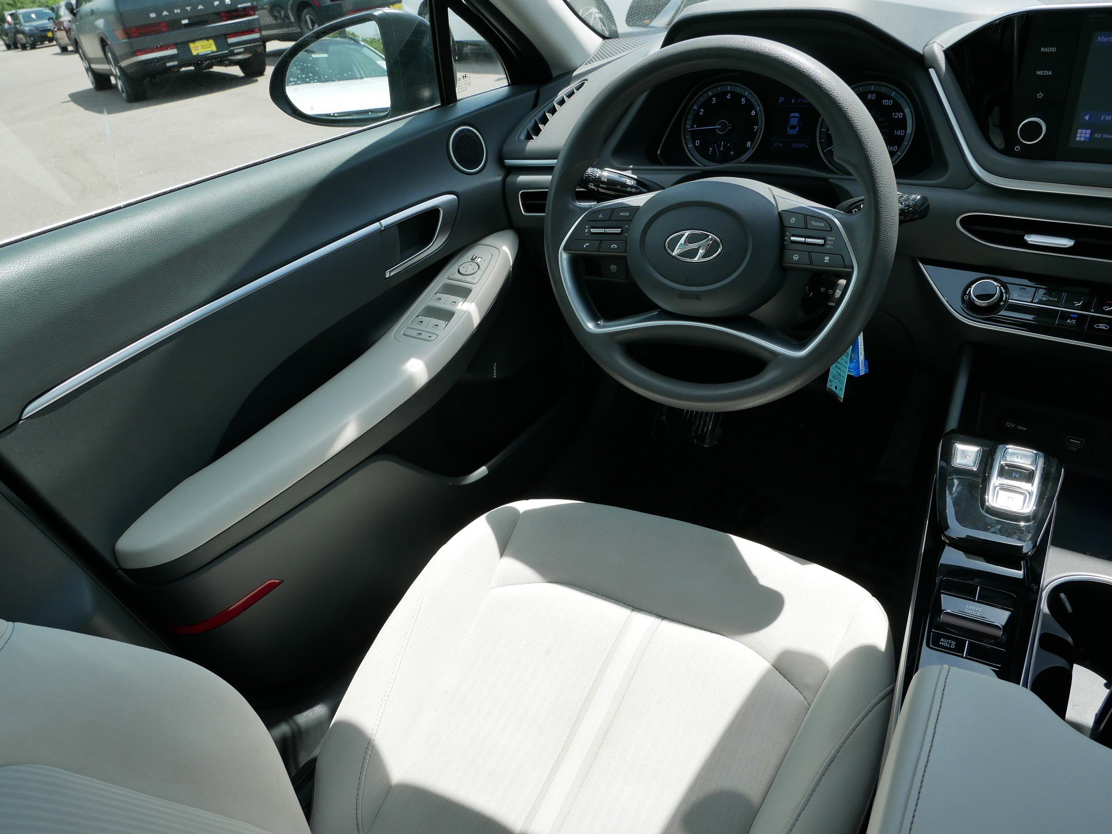 Certified 2023 Hyundai Sonata SE w/ Cargo Package FWD image 9