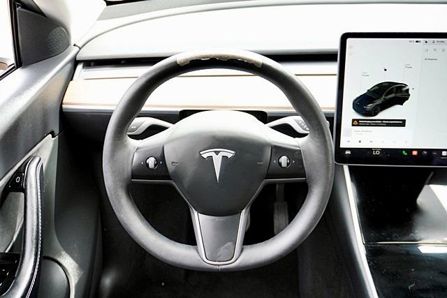 Used 2021 Tesla Model Y Long Range AWD/4WD image 23
