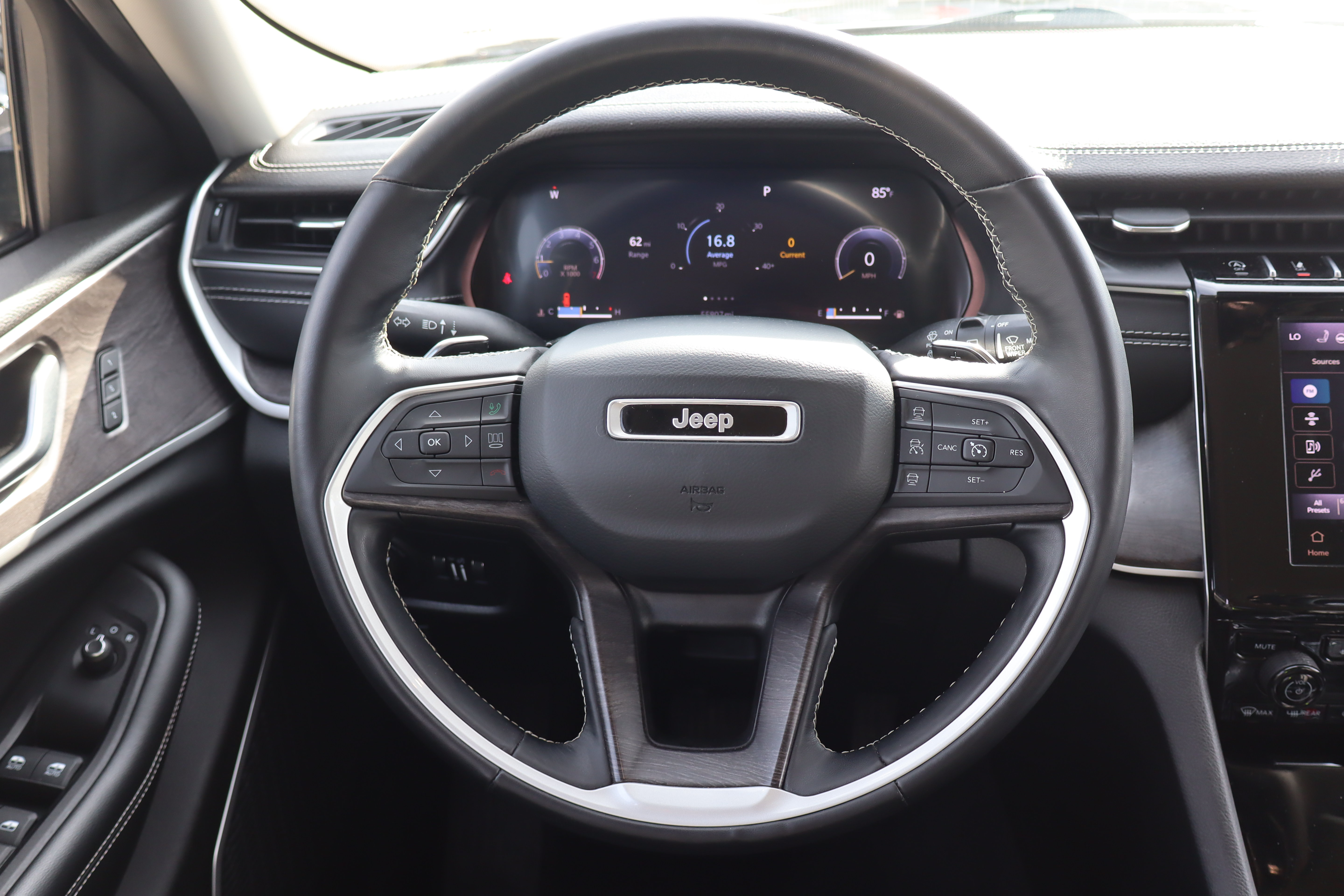 Used 2021 Jeep Grand Cherokee L Limited AWD/4WD image 17