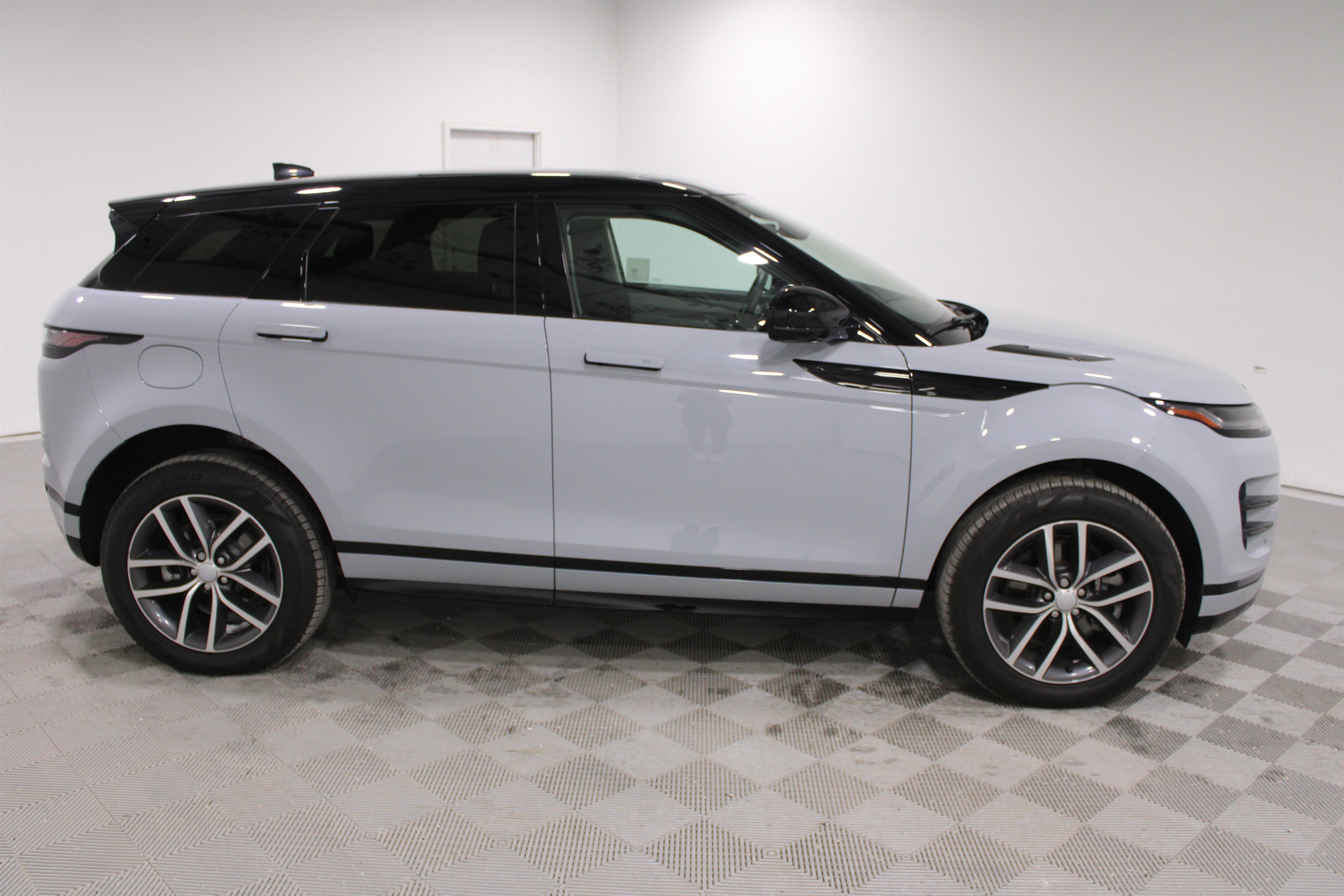 Used 2024 Land Rover Range Rover Evoque Dynamic SE image 24