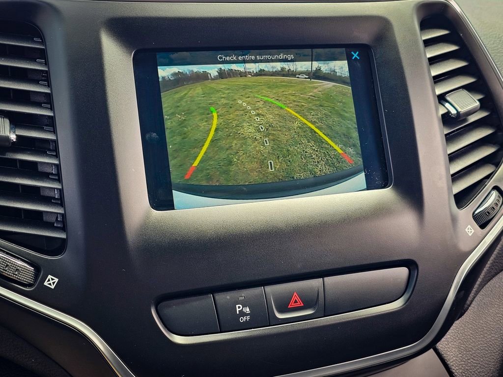 Used 2020 Jeep Cherokee Latitude Plus w/ Cold Weather Group AWD/4WD image 25