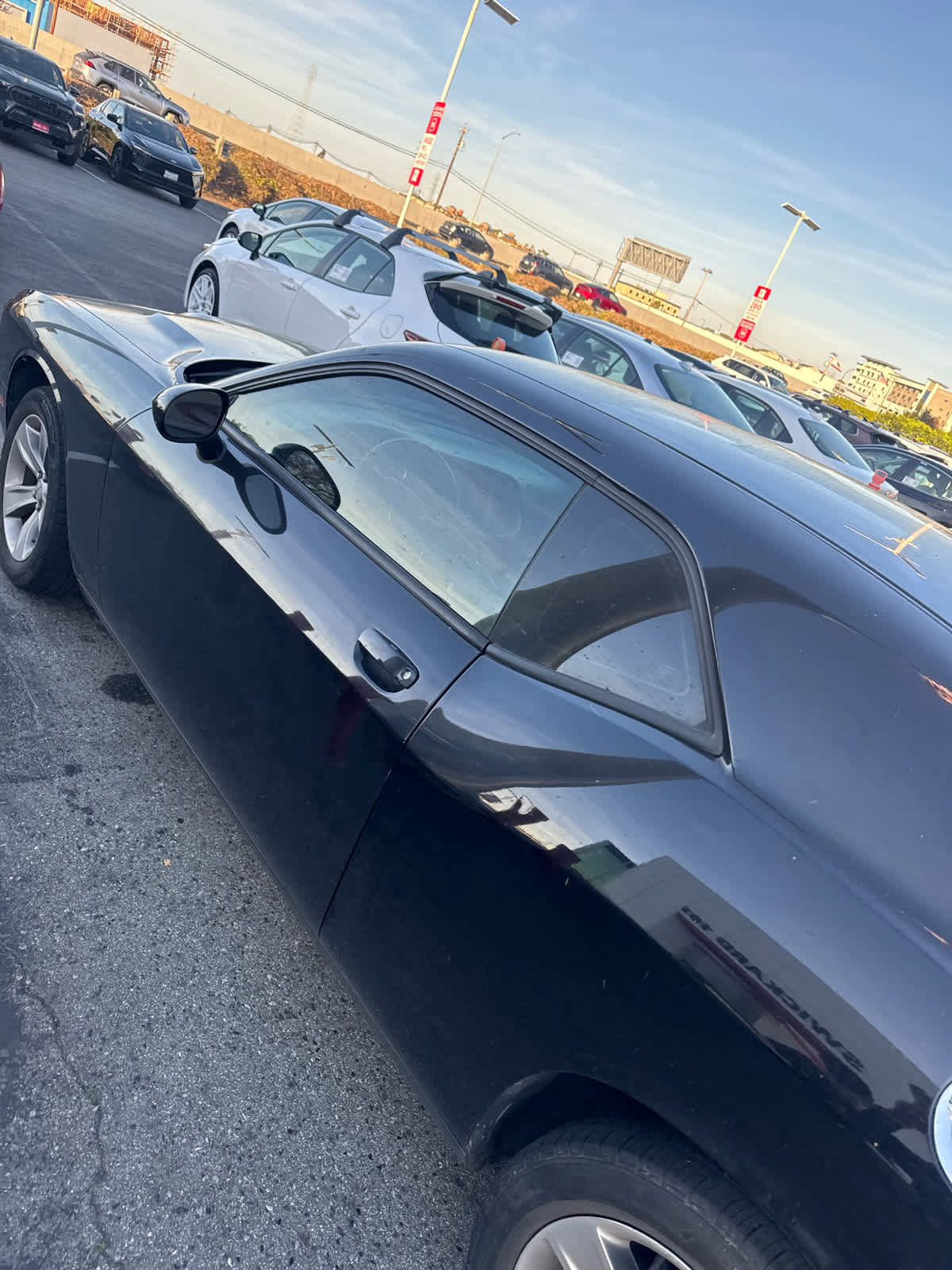 Used 2018 Dodge Challenger SXT image 5