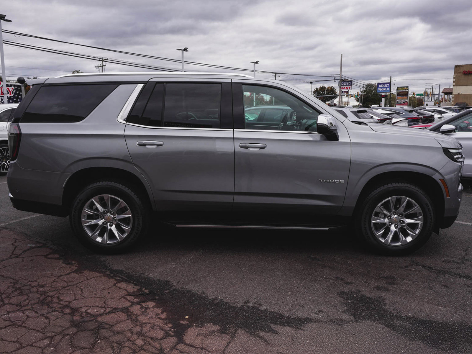 Used 2025 Chevrolet Tahoe Premier w/ Sun And Tow Package image 4