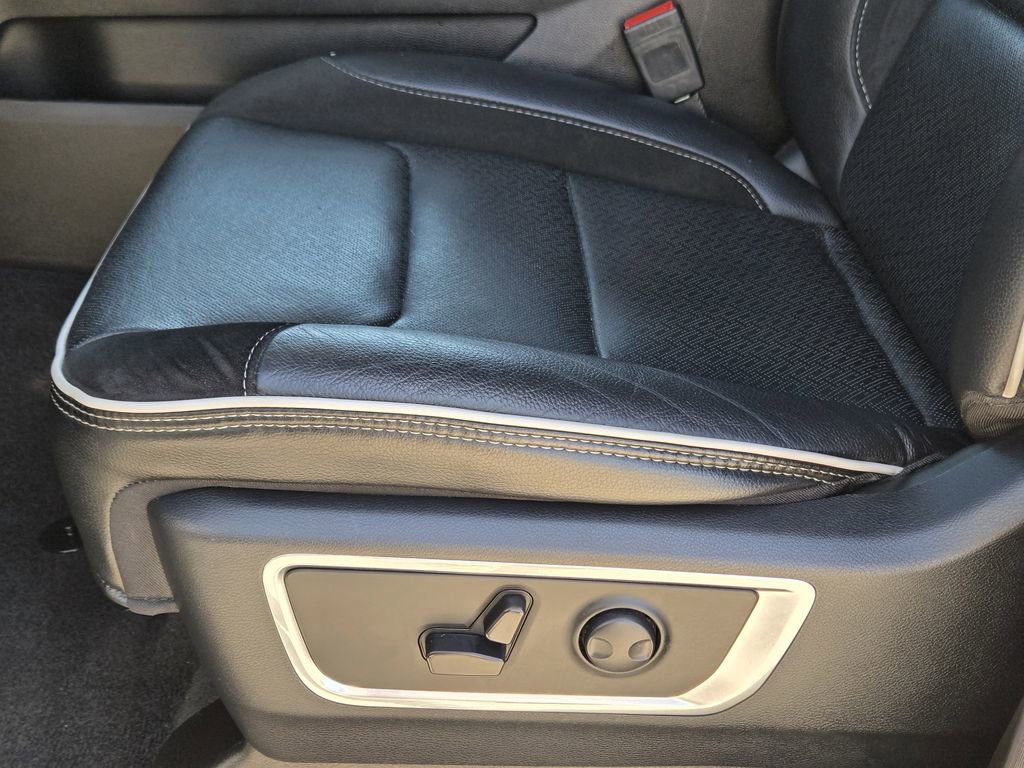 Used 2025 RAM 1500 Laramie AWD/4WD image 26