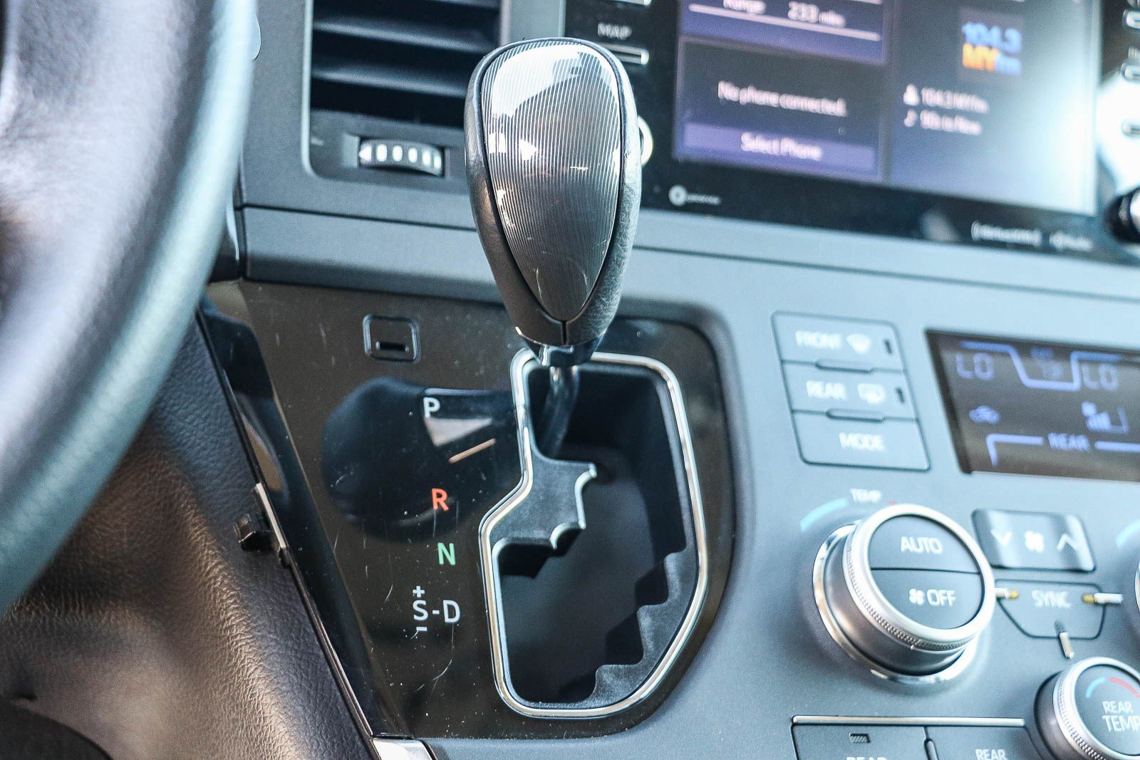 Certified 2020 Toyota Sienna SE w/ Nightshade Edition FWD image 20