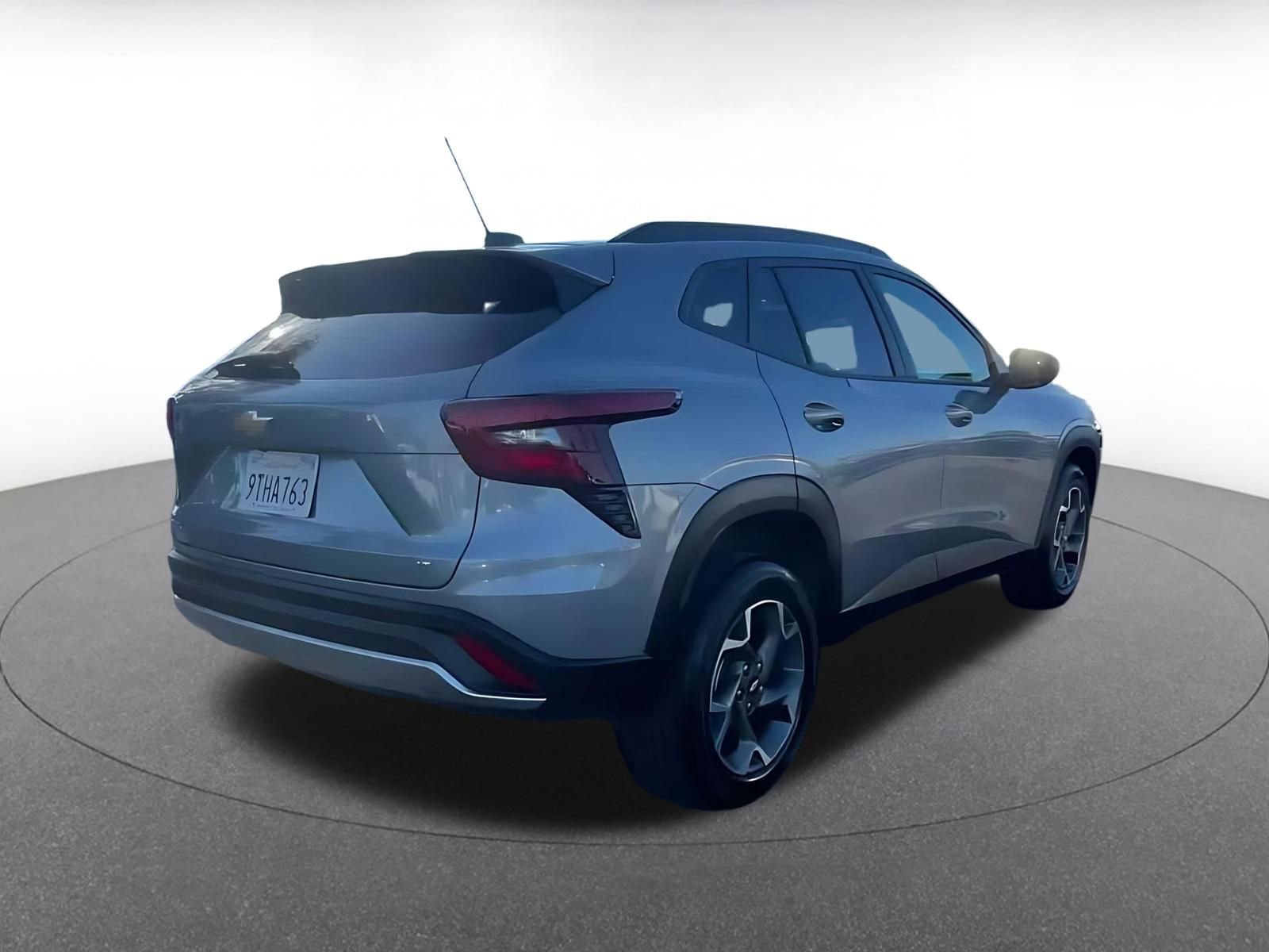 Used 2025 Chevrolet Trax LT w/ LT Convenience Package FWD image 14
