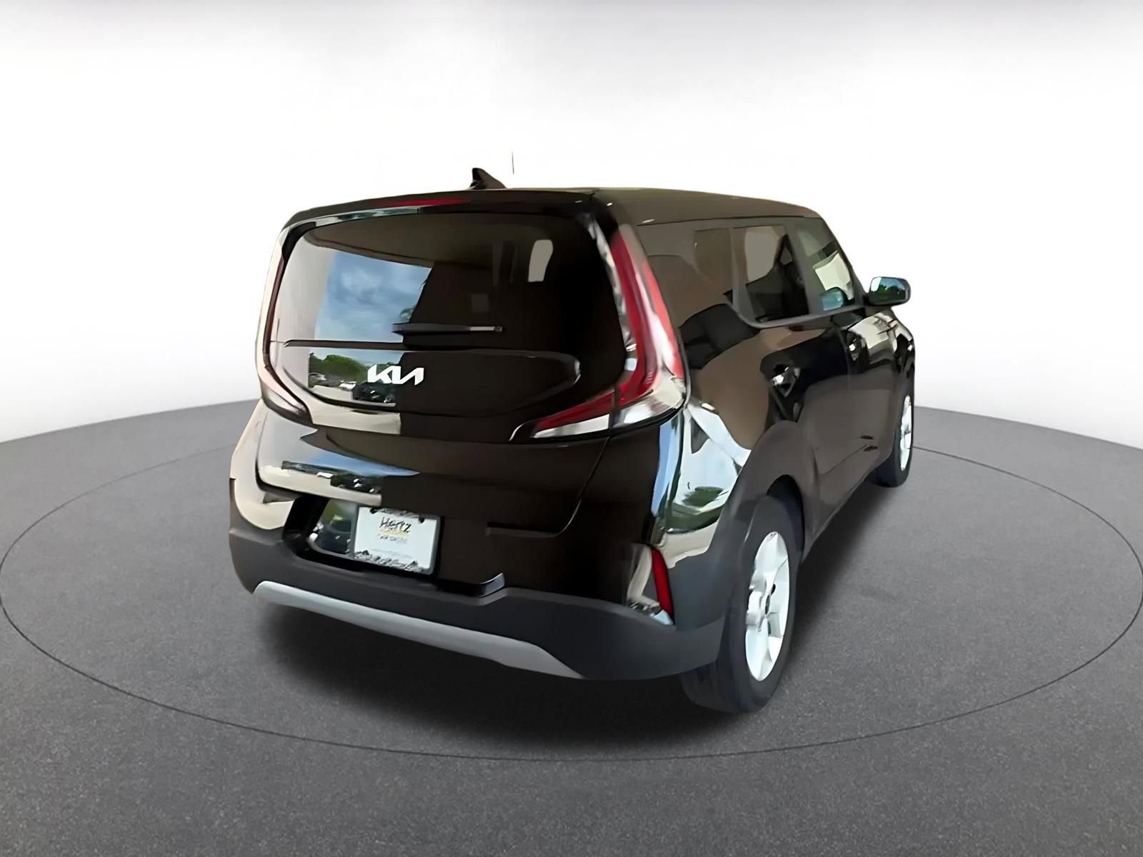 Used 2025 Kia Soul LX w/ LX Technology Package FWD image 12