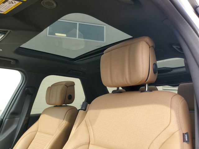 Used 2024 Land Rover Discovery Dynamic SE image 19