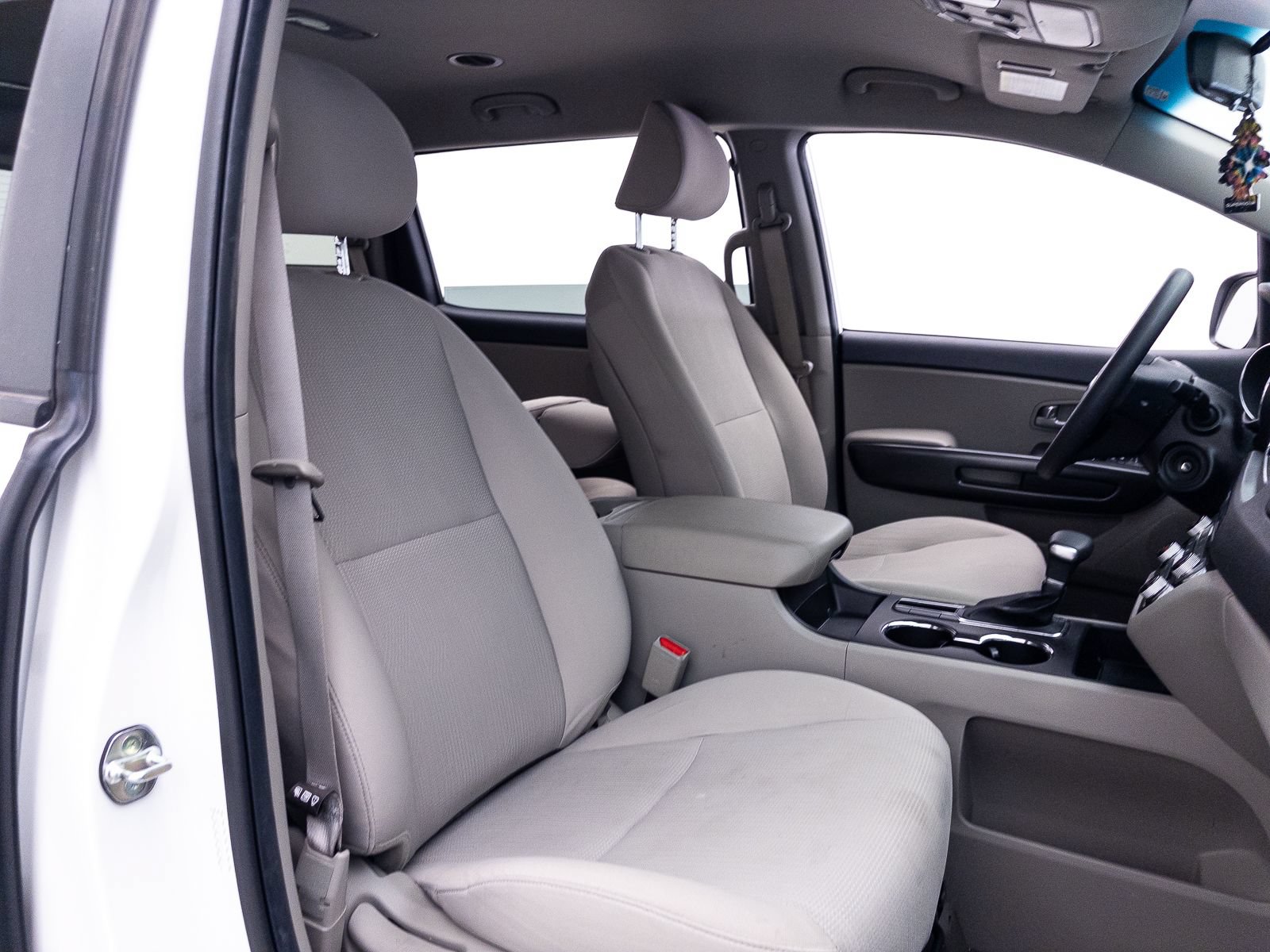 Used 2019 Kia Sedona LX FWD image 30