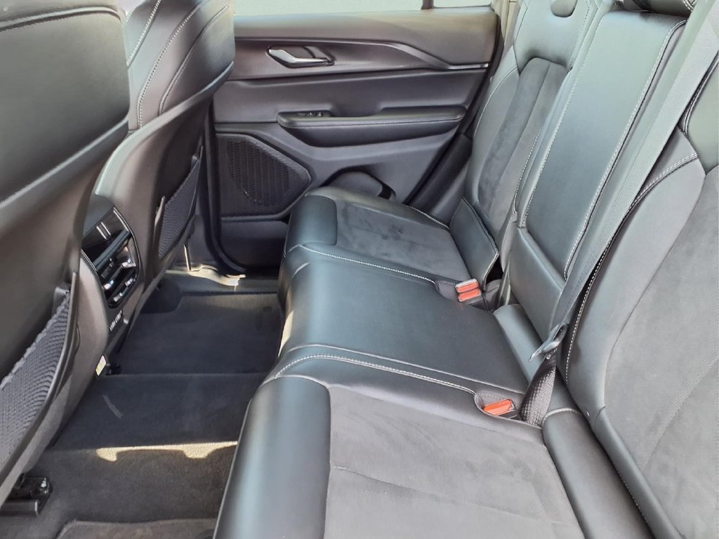 Used 2024 Jeep Grand Cherokee Altitude RWD image 14