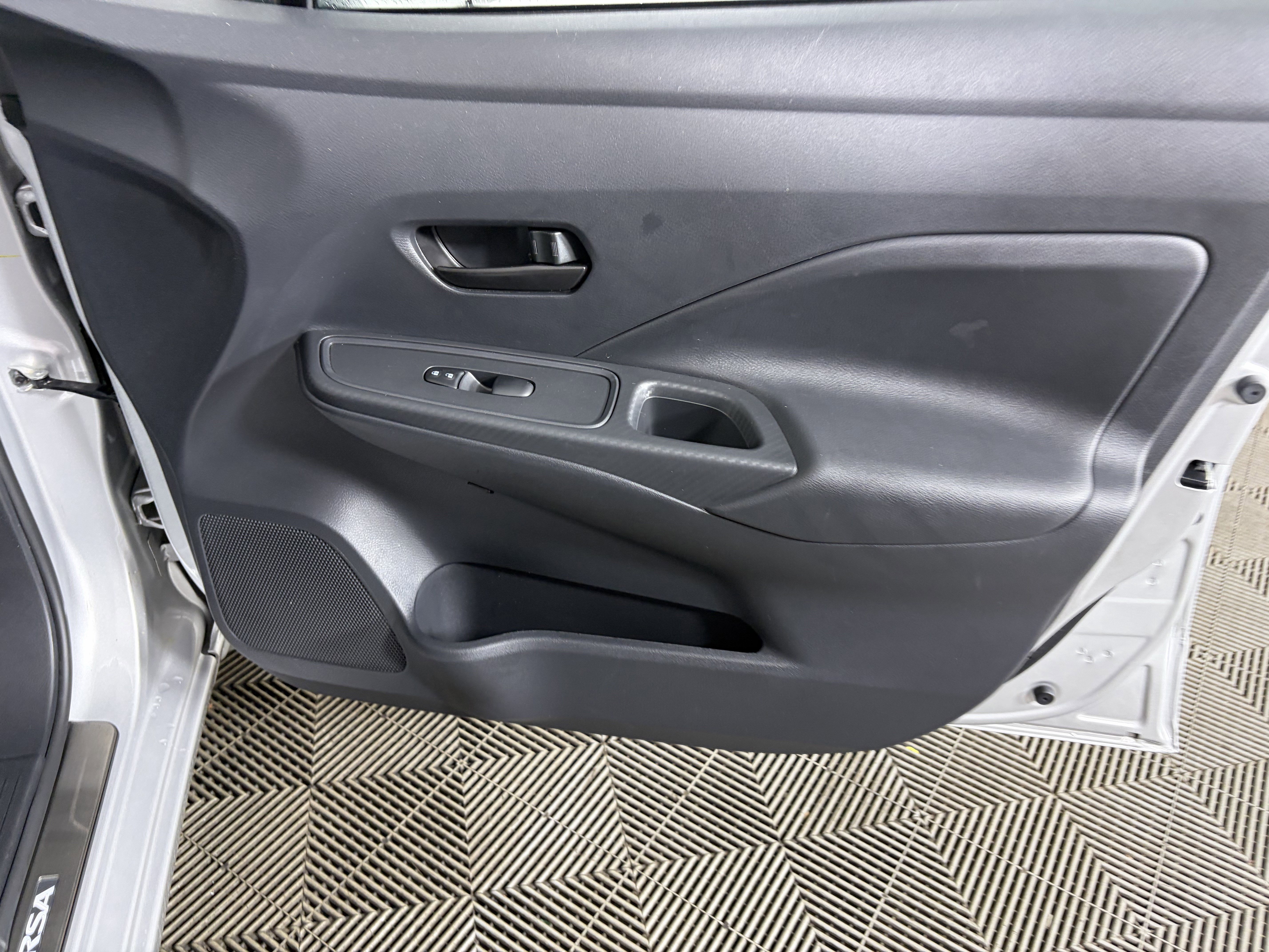 Used 2025 Nissan Versa S w/ Electronics Package FWD image 40