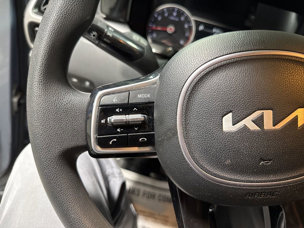 Used 2023 Kia Sorento LX FWD image 17
