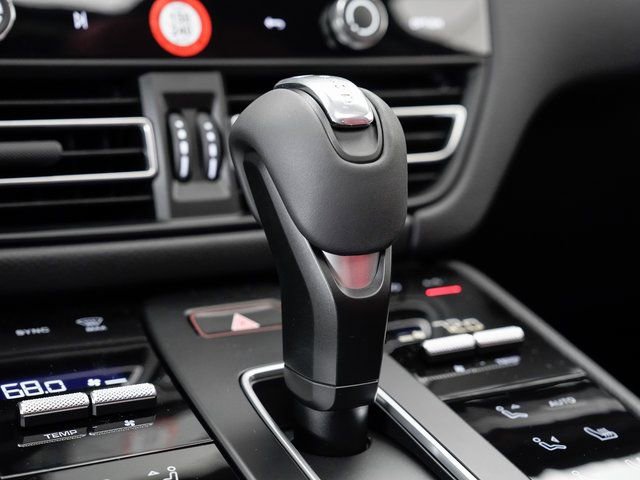 Certified 2025 Porsche Macan AWD/4WD image 20