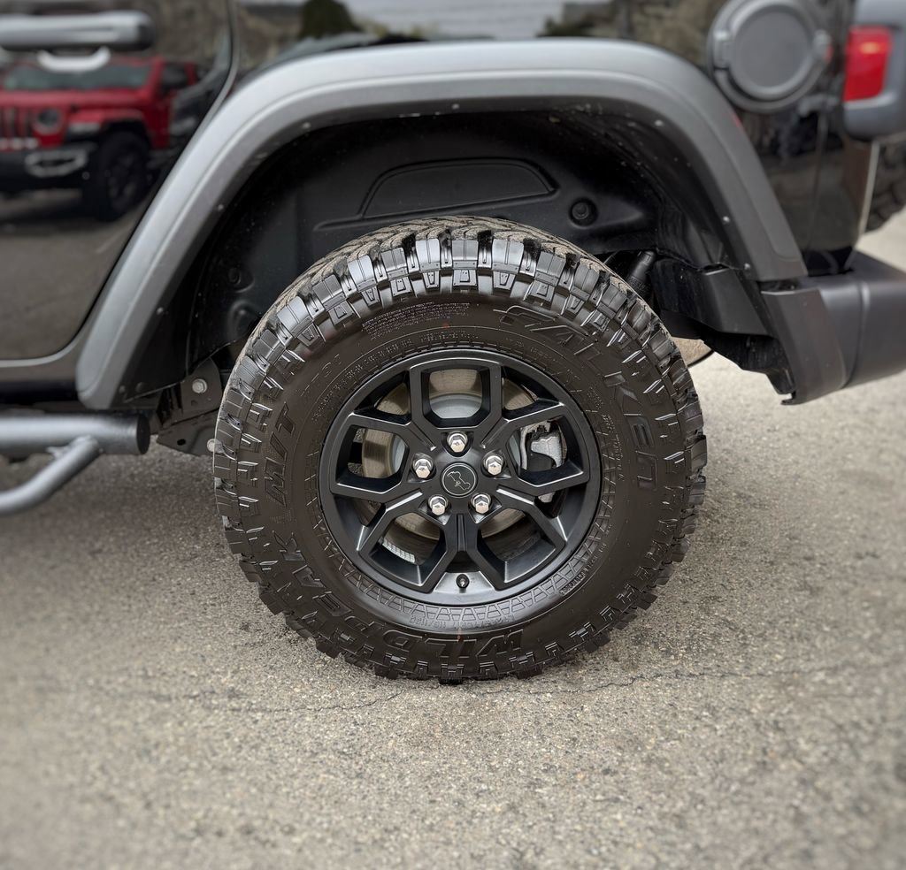 Used 2025 Jeep Wrangler Willys AWD/4WD image 17