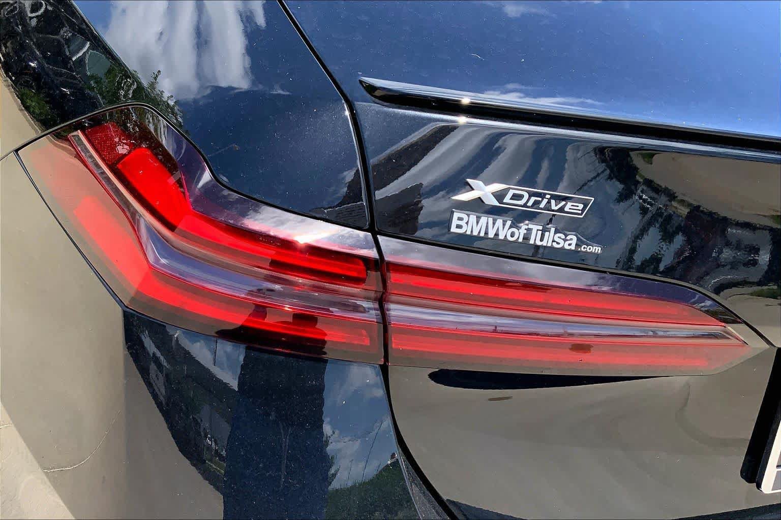 New 2026 BMW 550e xDrive w/ Premium Package AWD/4WD image 14
