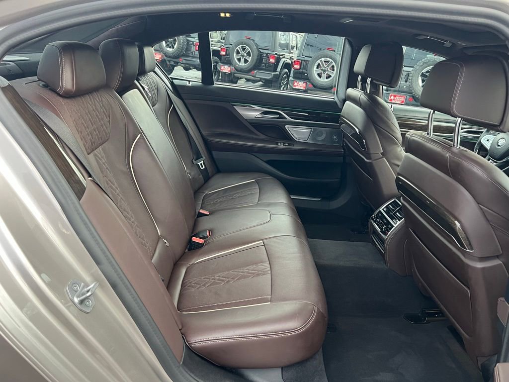 Used 2021 BMW 750i xDrive w/ Executive Package AWD/4WD image 26