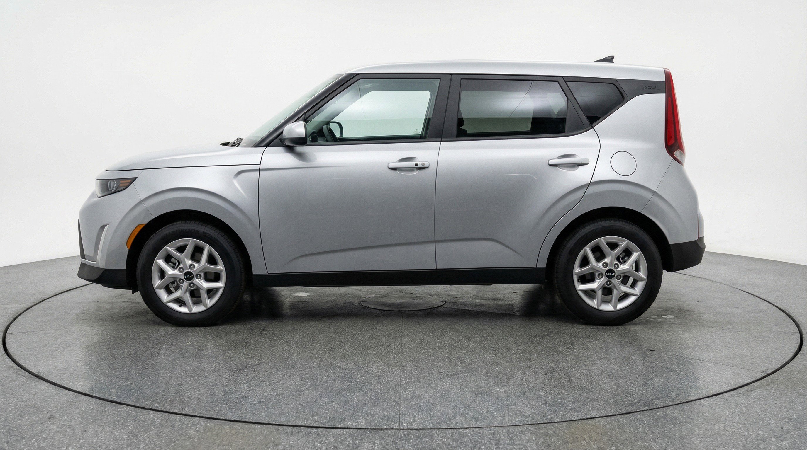 Used 2025 Kia Soul LX w/ LX Technology Package image 5