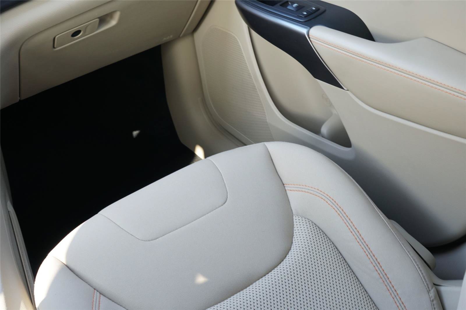 Used 2019 Jeep Cherokee Latitude w/ Popular Appearance Group FWD image 26