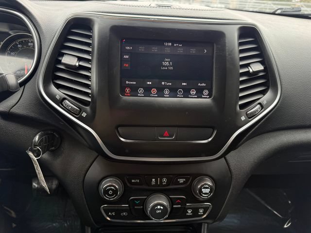Used 2019 Jeep Cherokee Latitude w/ Popular Appearance Group AWD/4WD image 8